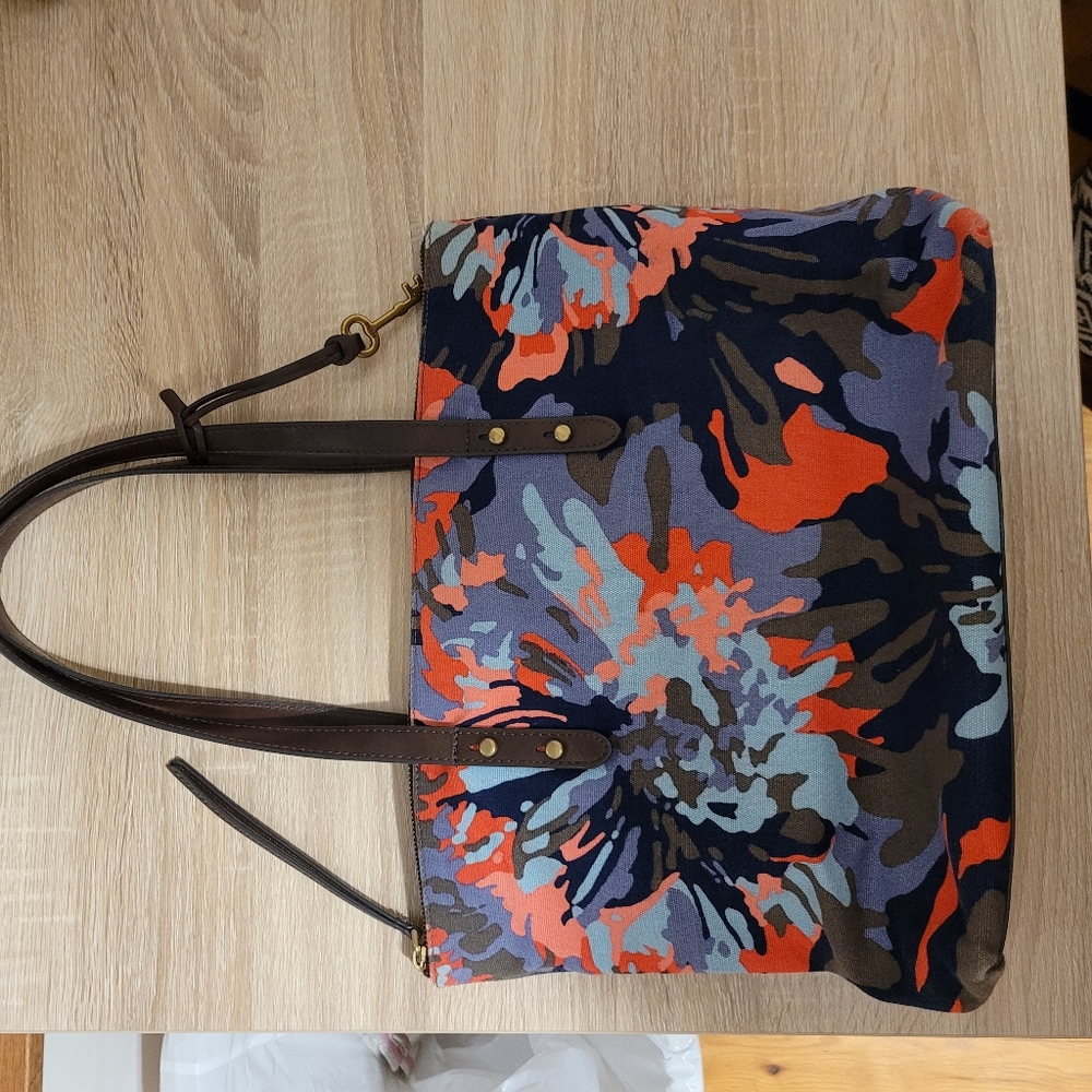 Fossil Tote Bag with Zipper Closure